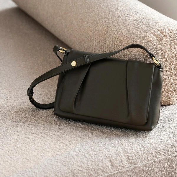 Oscar Black Small Bagthumbnail 